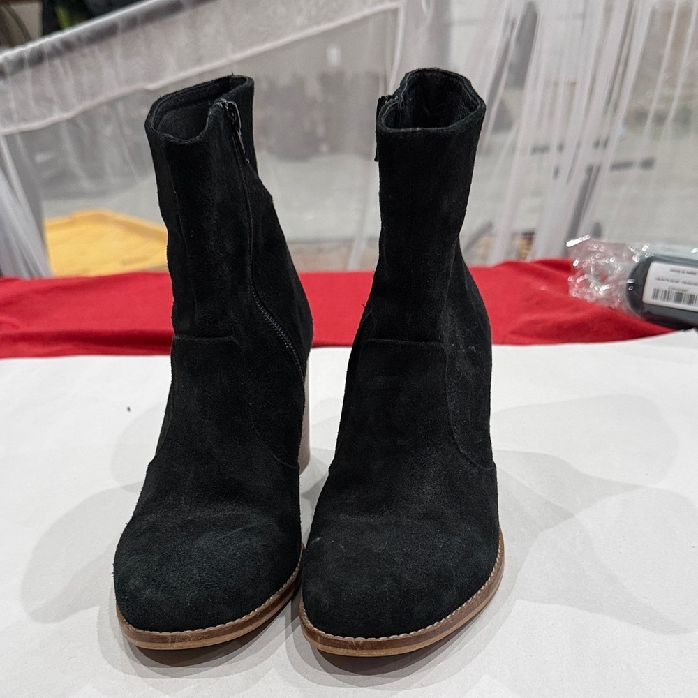 House of Harlow 1960 Black Suede Heeled Boots - Picture 2 of 4